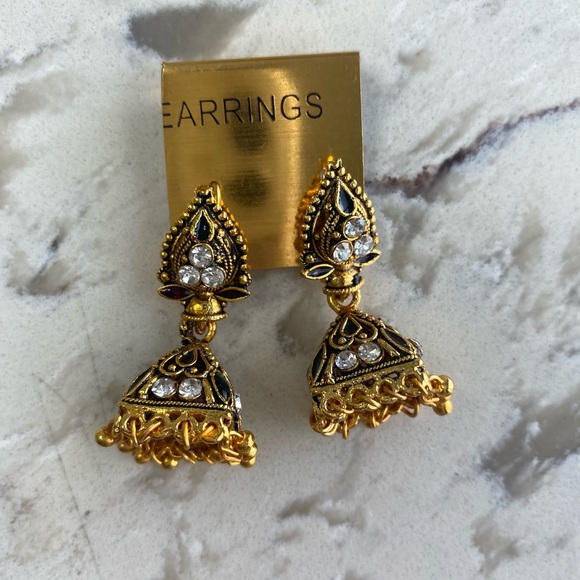 Black and Good Earrings - Picture 1 of 2